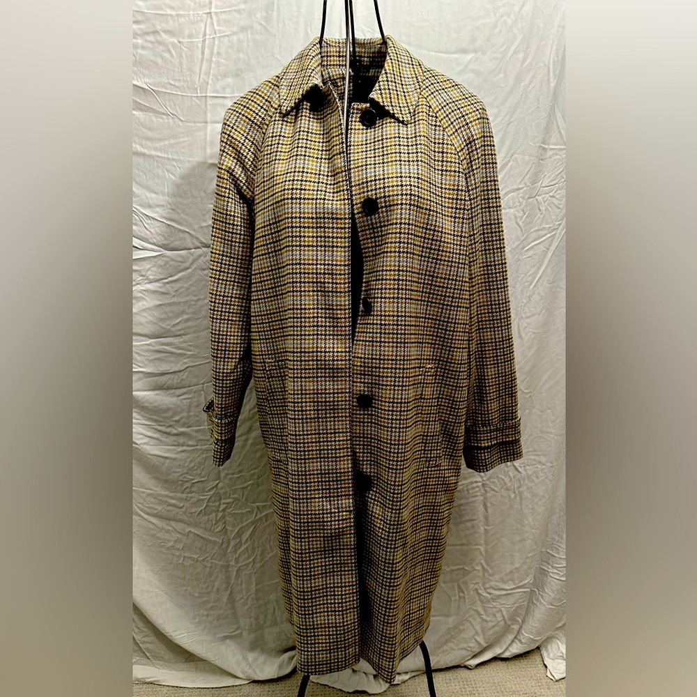 Gap houndstooth spring trench coat.